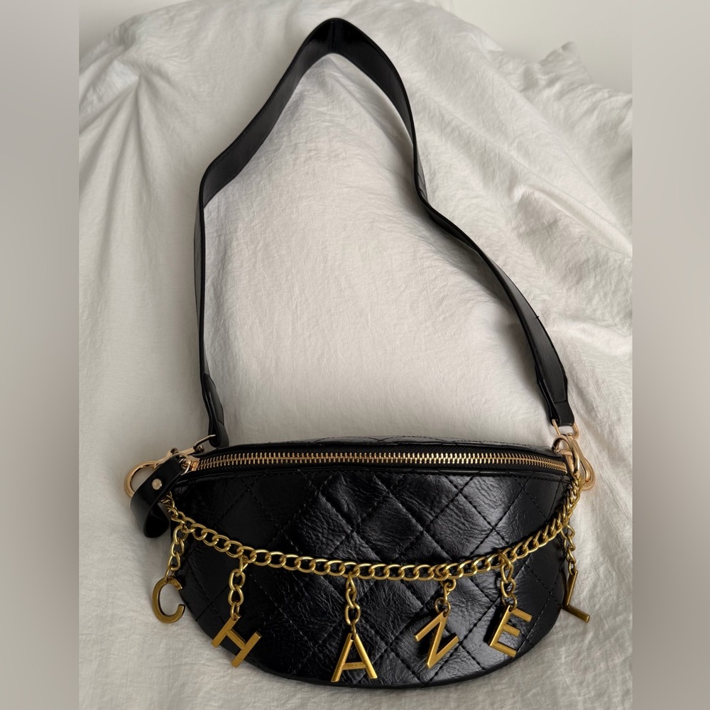 👑✅PRICE FIRM✅ Stylish Black Bum Shoulder Bag with Gold Brass Charms. NWOT - Picture 6 of 17